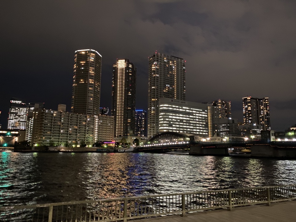 夜の隅田川テラス